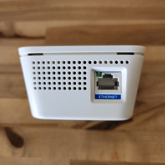 LINKSYS RE7000 WIFI Extender 2500 sq ft - Picture 3 of 5